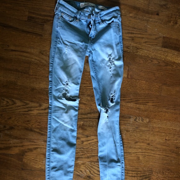 HOLLISTER RIPPED SKINNY JEANS - Picture 2 of 3